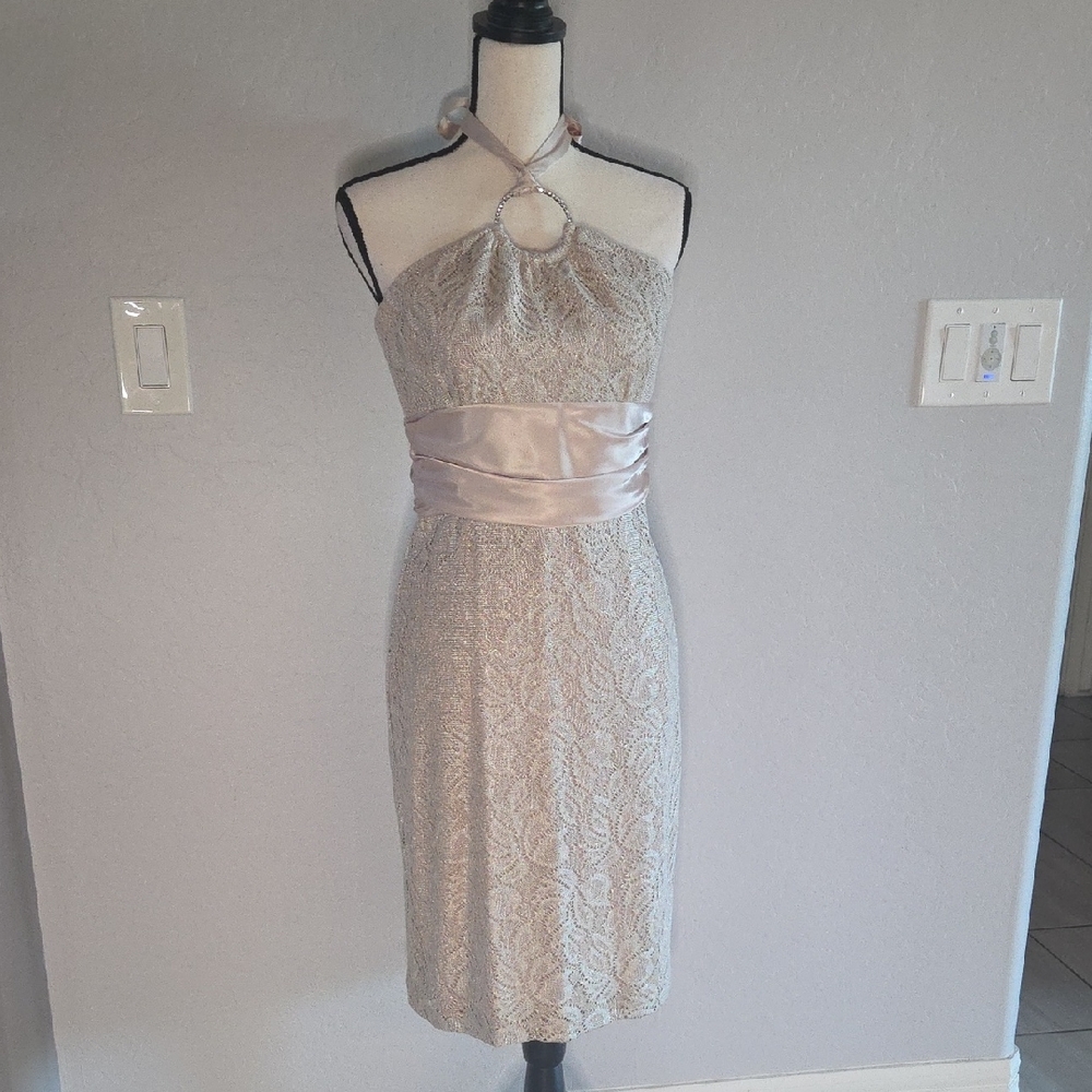 Betsy & Adam Women's Elegant Halter Lace Party Dress in Gold/Cream Size 8